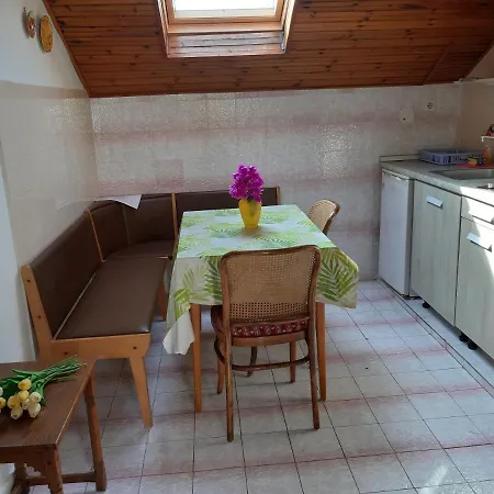 By The Sea Apartment *