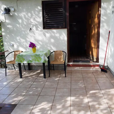 By The Sea Apartment Mali Losinj